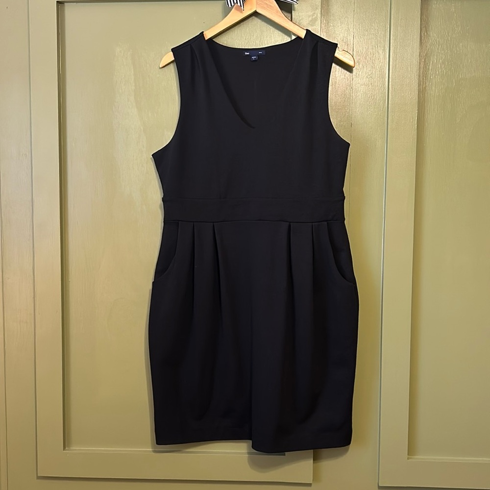 Black Sleeveless Gap Dress sz L